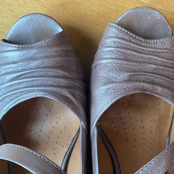 Clarks Artisan Leather Metallic Wedge Open Toe Dressy Mary Jane - Picture 7 of 14